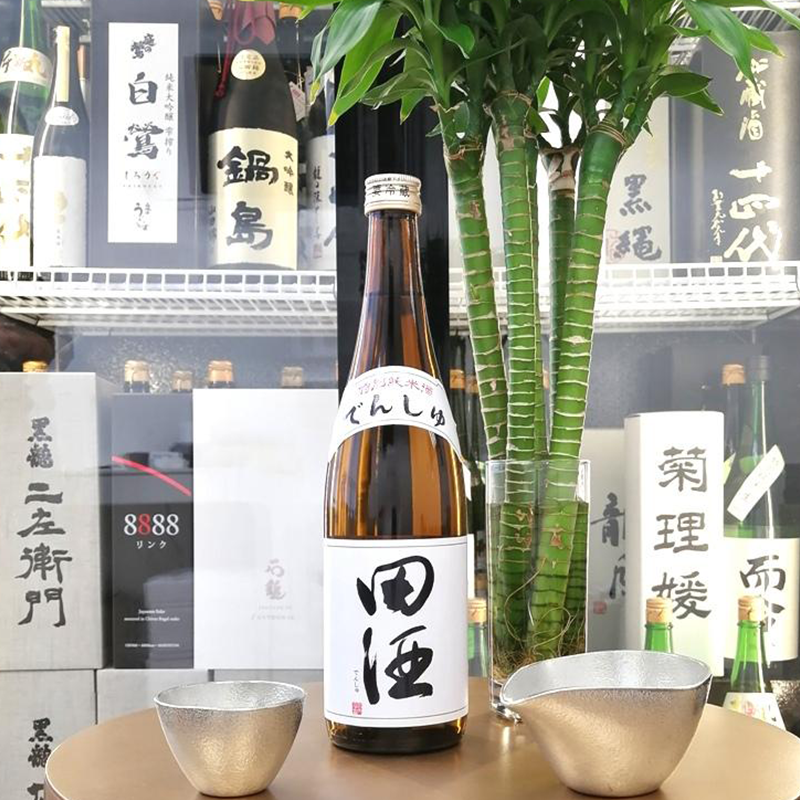 Denshu Tokubetsu Junmai  Hanabukiyuki Japanese Sake 16% 720ml 田酒 特別純米