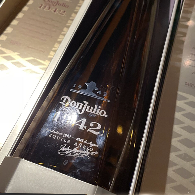 Don Julio 1942 Tequila Añejo 100% Agave in Giftbox 700ml 38%唐胡里奥1942年龙舌兰酒100%龙舌兰礼盒装